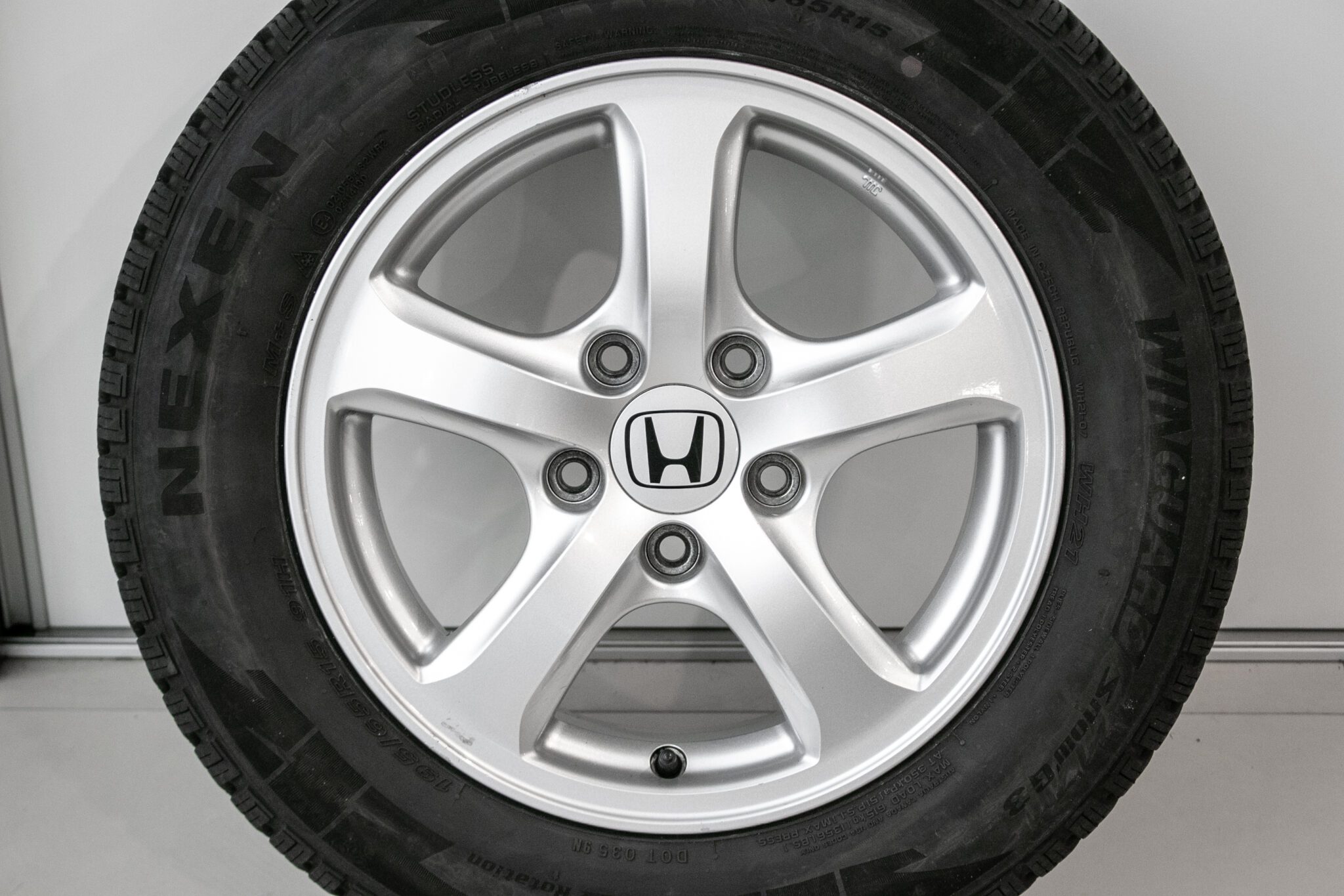 16″ Winterwielen voor de Honda Accord. FR-V en Civic 5d hybrid €249,- Gebruikt. Profieldiepte: 6.0-7.5mm