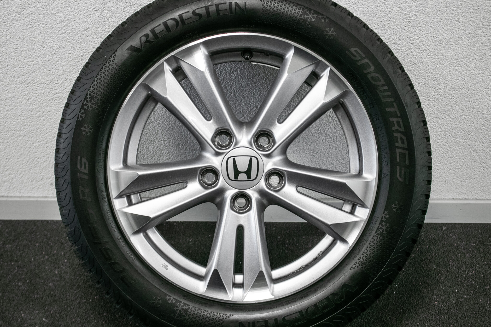 16" Winterwielen voor de Honda CR-Z
€199,- 
Gebruikt. Profieldiepte: 8mm - 7.5mm