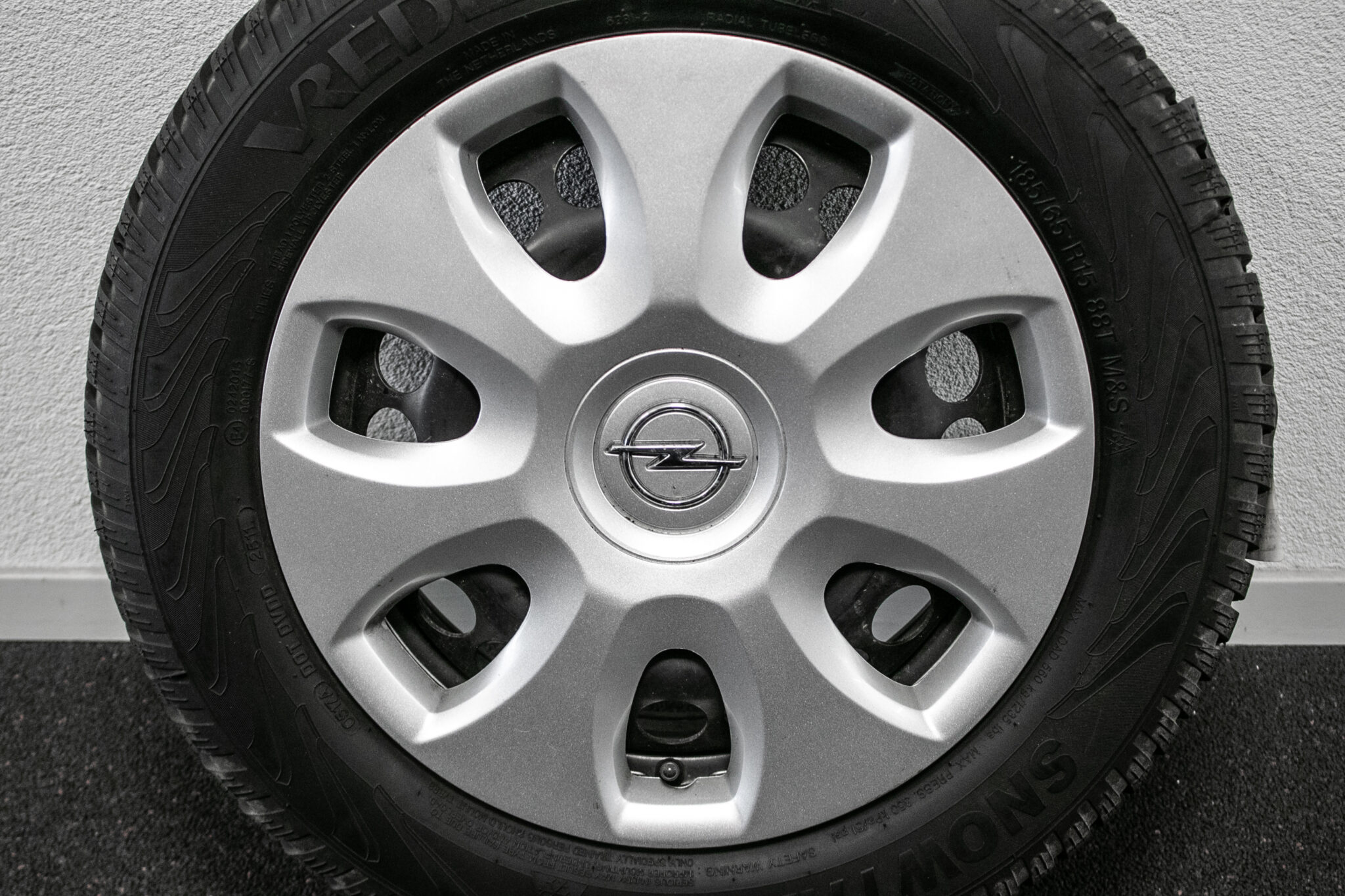 16" Winterwielen voor een Opel Corsa 
Gebruikt. Profieldiepte: 6.5mm - 5.5mm