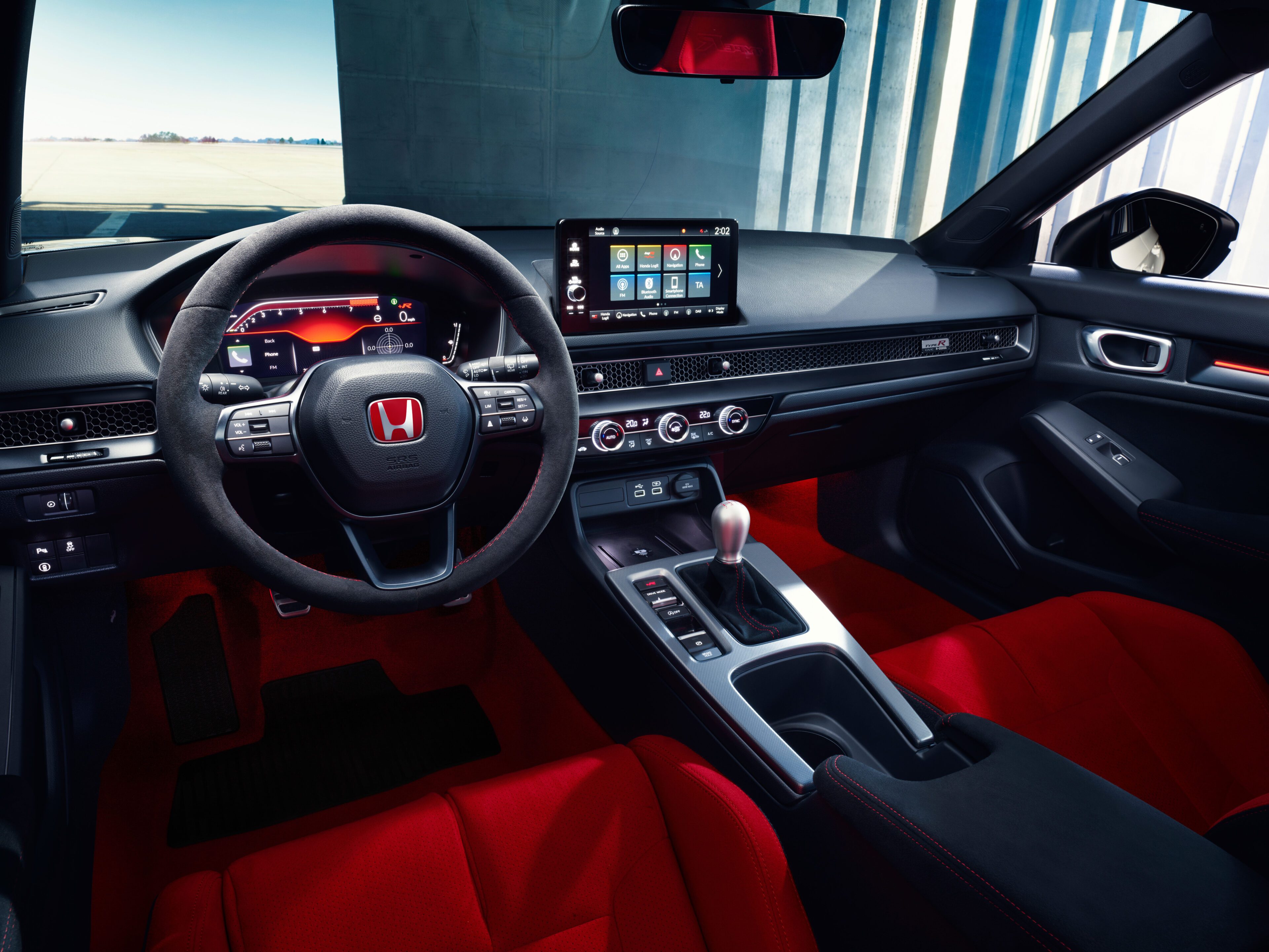 In het interieur van de nieuwe Type R wordt elke rit een buitengewone ervaring dankzij het dynamische dashboarddesign, het 10,2" multi-infodisplay en het 9" Honda CONNECT infotainmentsysteem met smartphone connectiviteit.