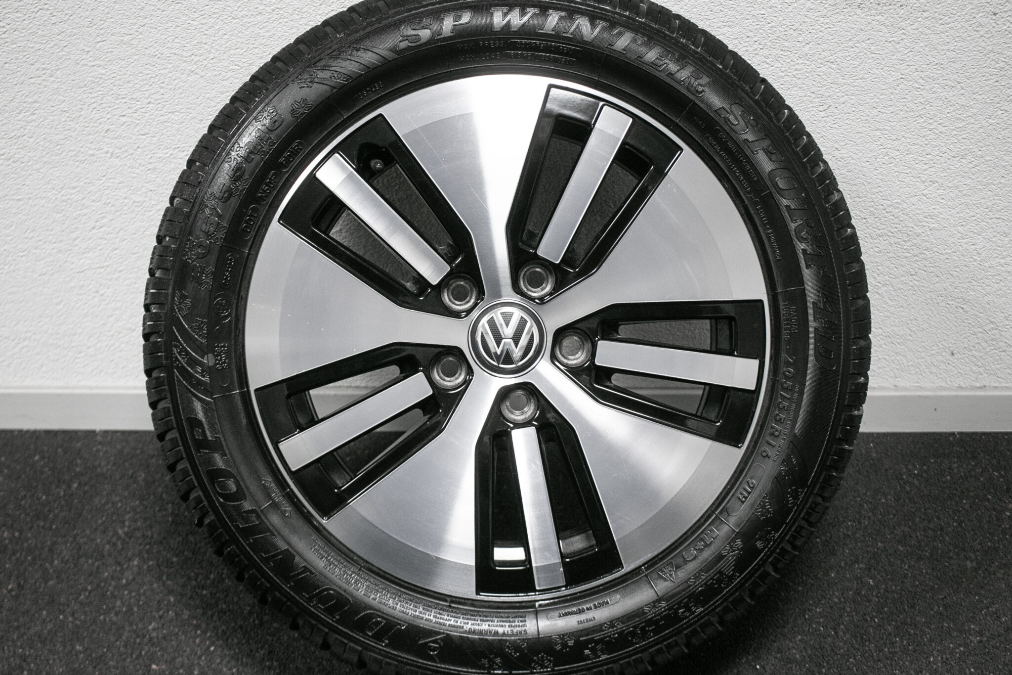 16" Winterwielen voor  een Volkswagen Golf (GTE) vanaf 2012
€499,-
gebruikt. Profieldiepte: 6.5mm - 7mm