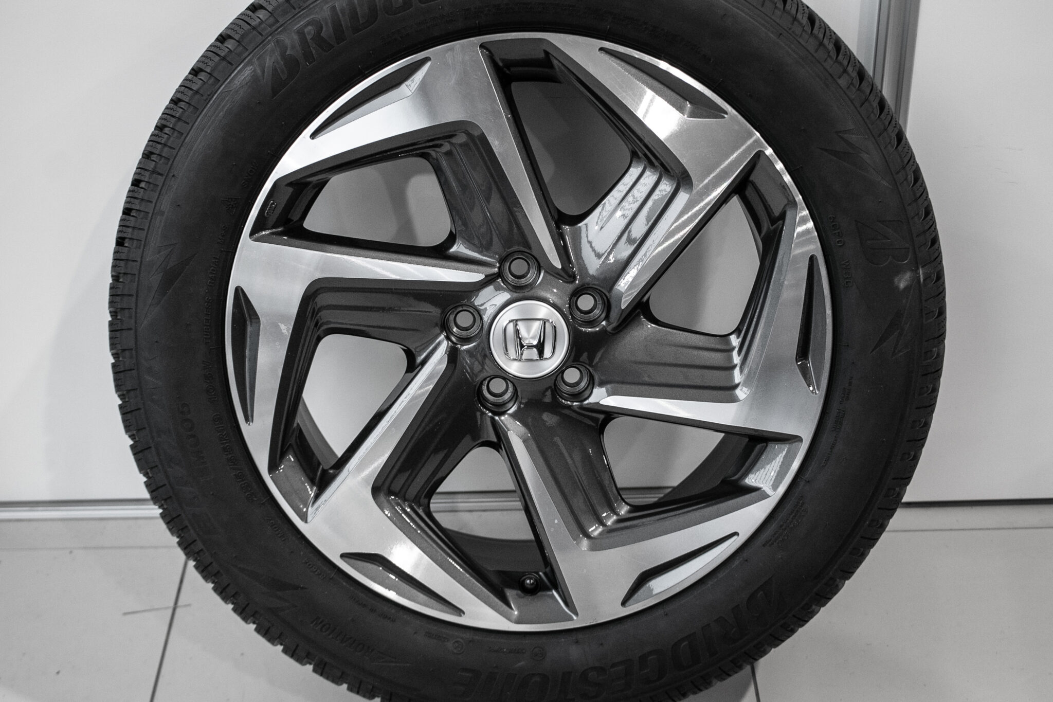 19" Winterwielen voor de Honda CR-V vanaf 18
€1.495,-
gebruikt. Profieldiepte: 2x nieuw -  7.8mm
